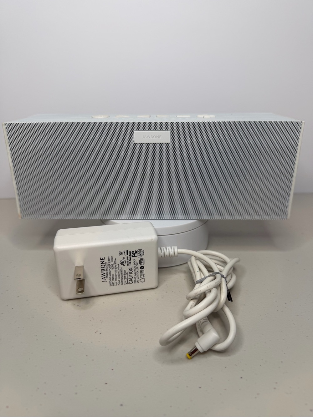 Jawbone Big Jambox J2011 White Bluetooth Speaker W/ OEM Charger